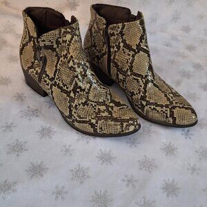 Unionbay Snakeskin Ankle Boots Size 9M Western Style Low Heel Booties